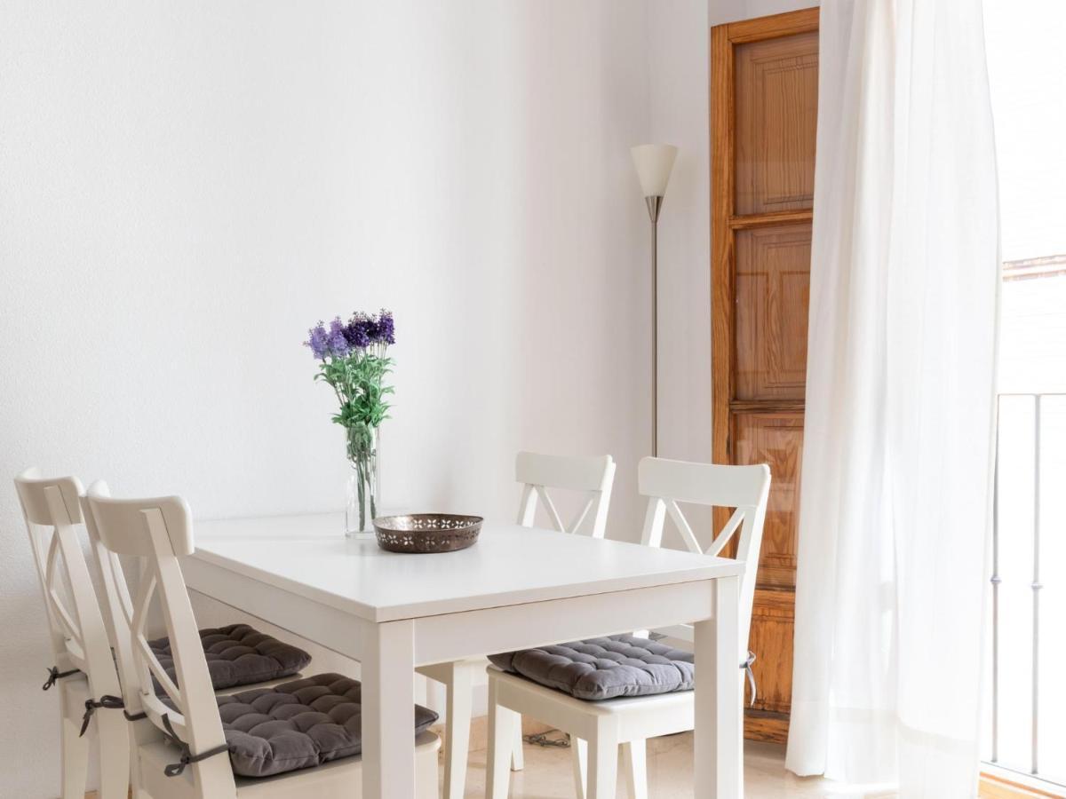 Vr Excelente Ubicacion Luminoso Apt Para Parejas Seville Luaran gambar