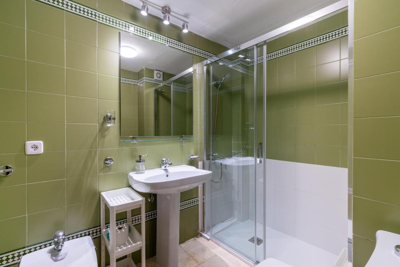 Vr Excelente Ubicacion Luminoso Apt Para Parejas Seville Luaran gambar