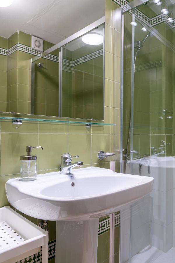 Vr Excelente Ubicacion Luminoso Apt Para Parejas Seville Luaran gambar